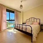 A&n Spacious Family Retreat With Pool & Parking *